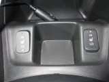 運転席&助手席シートヒーターが付いてます。寒い冬でもスイッチONで座面をあたたかくして、ドライブをさらに快適にしてくれます。HIとLOの2段階に温度設定が可能です。