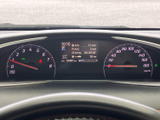 視認性の高いメーターで、運転に必要な情報を的確に把握できます。燃費や走行距離など、様々な情報を確認でき、安全運転をサポートします。
