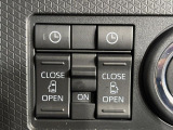【両側パワースライドドア】スマートキーや運転席のスイッチで後席両側スライドドアの開閉が可能♪電動だから力を入れてドアを開ける必要が無く、小さなお子様でも簡単に開け閉めでき快適です♪