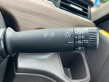操作しやすいウインカーレバーで、安全な車線変更をサポート。確実な操作感で、周囲への意思表示をスムーズに行えます。