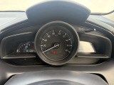 必要な情報がひと目で伝わる見やすさが、運転に集中できる健やかな環境を整えます。Easy-to-read displays create a healthy environment to focus on driving.
