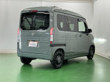 後席の窓には外から車内が見えにくくなるプライバシーガラスを採用。周りを気にせずリラックスして過ごせます
