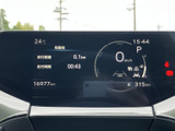 洗練されたデザインのメーターが、運転に集中できる快適な空間を演出します。必要な情報を分かりやすく表示し、高い視認性を実現。最新技術をぜひご体験ください。