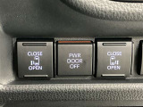 両側電動スライドドア