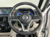 ハンドルから手を放さずオーディオの操作ができます。
