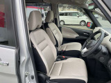 適度なホールド感と快適な座り心地の運転席シートまわり!