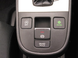 ブレーキホールド付き電子制御パーキングブレーキを採用!ブレーキホールドは、停車中にブレーキペダルを踏み続けなくてもブレーキを保持する機能で、信号待ちや渋滞時に役立ちます。