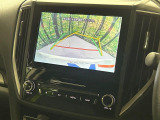 【バックカメラ】駐車時に後方がリアルタイム映像で確認できます。大型商業施設や立体駐車場での駐車時や、夜間のバック時に大活躍!運転スキルに関わらず、今や必須となった装備のひとつです!