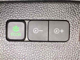 ★ECONスイッチ★ エコドライブを加速しよう!スイッチをONにすると、運転の仕方によるロスを抑え込み燃費をよくするようクルマが頑張ります(*^ー^*)燃費向上にチャレンジ♪