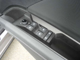 シンプルさと機能性が両立しており、ドイツ車らしい良いインテリアになっています。手の込んだ手法で静かで快適な室内を実現させています。