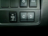 両側電動スライドドア装備です。運転席からボタン操作で開閉できます