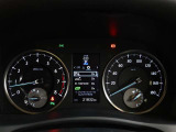 レーダークルーズコントロール(全車速追従機能付)付きです。車速に応じて追従支援してくれるので、ロングドライブも快適です。詳細は販売店スタッフまでおたずねください。