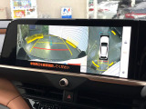 【パノラミックビューモニター】専用のカメラにより、上から見下ろしたような視点で360度クルマの周囲を確認することができます☆死角部分も確認しやすく、狭い場所での切り返しや駐車もスムーズに行えます。
