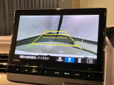 リバースギアに入れるだけで後方の表示へ切り替わります。夜間や雨の日の駐車も楽になりますよ。