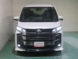 明度の高いLEDヘッドライトで、夜間の運転も安心です。