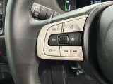 ステアリングにオーディオ操作スイッチが付いています。オーディオ画面に直接タッチしなくても操作が出来ますので、運転に集中できます。