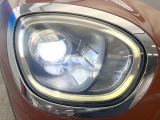 ●LEDヘッドライト:夜間走行時も良好な視界を確保し安心して運転できる高輝度LEDヘッドライトを装備!点灯速度が早く、消費電力も抑えられています。