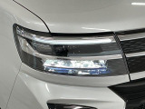 【LEDヘッドライト】現代の主流のライト。明るい光が瞬時に立ち上がり、必要な場所を均一に照らします。寿命も長く省エネで、スタイリッシュなデザインです♪
