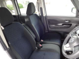 運転席画像になります。シートは目立つ様な大きな汚れ・ヘタリ・破れ等は御座いません。