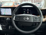 【プロパイロット】高速道路走行時にアクセル・ブレーキ・ステアリングを車両が制御する事で、渋滞時のイライラやロングドライブのストレス軽減に繋がります。運転支援システムとしてご利用頂けます。