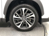 車の下廻りもリフトに上げて認定検査員が、細部までチェックをしています。安心してお乗りいただけるトヨタ認定中古車です。