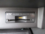 ETC 車載機です ビルトインタイプで高速道路の必需品ですETC搭載車両しか通過できないマス-トICも利用できます