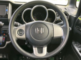 【ステアリングスイッチ】運転中、前方から目線をそらすことなく、オーディオ等の操作が可能な便利機能!安心&快適なドライブを演出してくれます♪