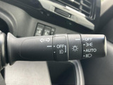 操作しやすいウインカーレバーは、安全な車線変更をサポートします。スムーズな操作感で、運転の信頼性を高めます。