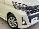 【LEDヘッドライト】悪天候や夜間走行時も良好な視界を確保し安心して運転できる高輝度LEDヘッドライトを装備!点灯速度が早く、消費電力も抑えられています。