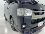 フォグランプ装着車です。暗い夜道の車両前方を明るく照らします