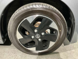 純正アルミホイールで、愛車をもっとカッコよく自動車メーカーが直接扱う純正アルミホイール。車種にマッチしたデザインで、愛車の個性を際立たせます。安全性や耐久性にも優れ、安心して使用できます。