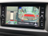 まるで真上から見ているような、視認性の良いアラウンドビューモニターです。駐車が苦手な方でもこれでらくらく駐車できますよ。