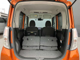 後席を倒せばさらに広いスペースの出来上がり♪長い荷物も載せやすくなります!