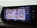 リアビューカメラ。ガイドラインとパークディスタンスコントロールで安全に車庫入れ可能。