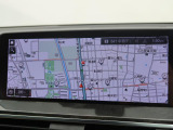 【純正ナビゲーション】BMWのナビゲーションは操作性も良く、詳細な地図情報と交通状況を見やすく表示し、快適なドライビングをサポートしながら目的地までナビゲートします。