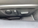 運転席パワーシート!ご自分の好きなシートポジションが取れるので運転が楽しくなりますし疲れにくいです。