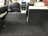 後部座席を倒すとかなりの広さがあり大きな荷物もラクラク積めますよ!