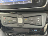 エアコンはオートエアコンです(^-^)温度調節も細かくできるので車内を快適な温度にできますよ(*^^*)人気の装備です☆
