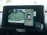 バックモニター(黄色いガイドラインのお陰で、駐車がしやすいです。真上から見下ろしたアングル付きです)