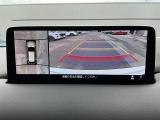 前後左右にカメラが付いており駐車時に重宝します。