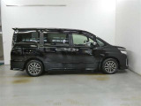 この度は、当社の展示車をご覧いただきまして、誠に有難うございます。自信をもってお勧めできる車となりますので、ごゆっくりご覧頂きたいと思います。