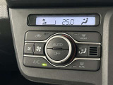 ★エアコンはオートタイプが装着済みです!オートモードにしておけば、車内温度を設定するだけで風の料や吹き出し口の切り替えを機械が行ってくれます!一年中快適な環境を作れますよ♪
