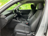 運転しやすい視界と操作性の良いステアリング。快適なドライビングをサポートする、機能的な空間です。