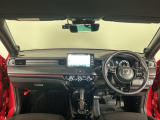 【前方視界】開放的な前方視界!運転がしやすく疲れにくいです♪窓が大きく、見通しがとっても良いおクルマですよ♪