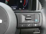 運転支援機能・プロパイロット搭載。 設定した速度で定速走行でき、先行車に自動で追従走行も可能です。さらにハンドル支援機能もあり、車線の中央を走るように制御してくれます。