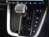 電動パーキングブレーキ・ブレーキホールドを装備してます。ホールド機能は信号待ちが多い一般道で疲労軽減になり、大好評です!