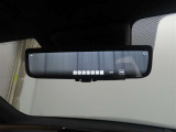 デジタルインナーミラー装備!車両後方のカメラの映像をデジタル補正で視認性を向上させてインナーミラー内に表示します♪視界を遮るものがなく、後席に同乗者がいても後方を確認しやすく安心です♪