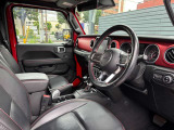ステアリングを握ればJeepワールドが目の前に広がります!