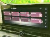 お好みの音楽を高品質で楽しめるオーディオシステム。様々なソースに対応し、ドライブをより一層彩ります。