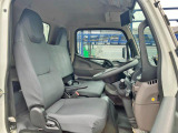乗車定員は3名です。
